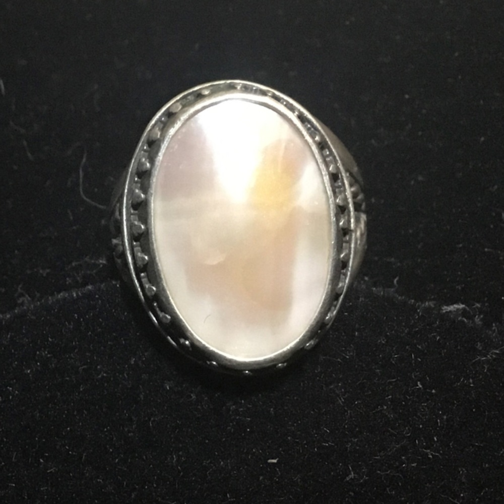 Mother of Pearl Oval Statement Ring - White Shell in Silver Setting